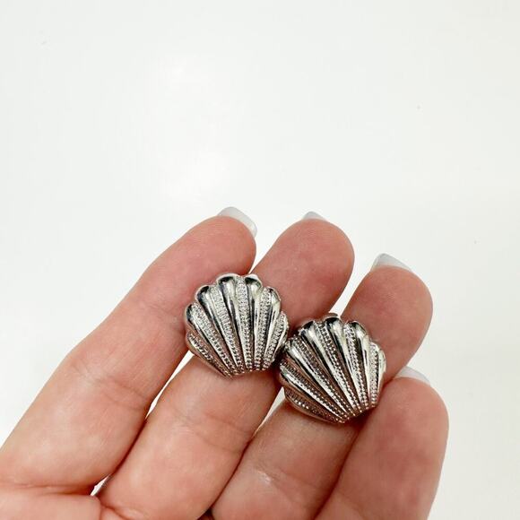 2/$30 NEW Dainty Delicate Sea Shell Earrings Gold or Silver Post Stud Backs 130 - Picture 9 of 15